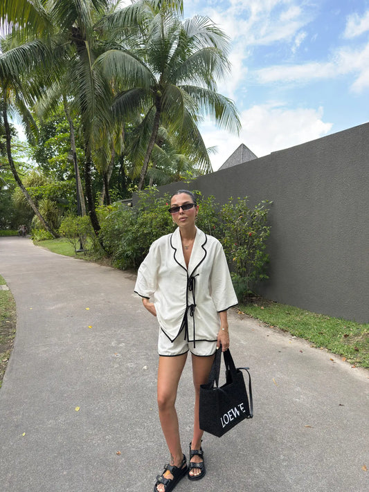 Set Amelia short